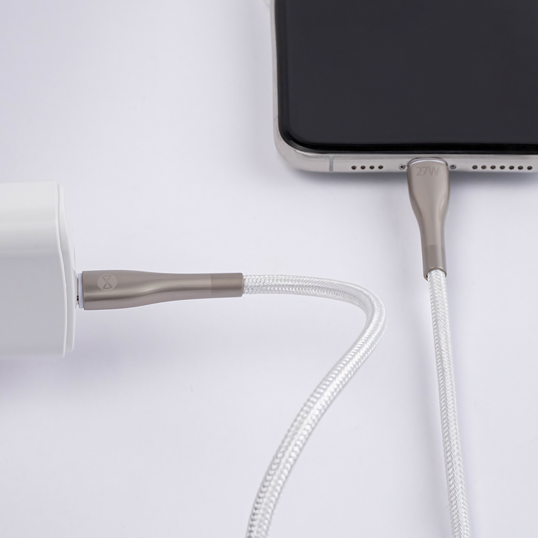 Forever Sleek USB-C - Lightning-kaapeli 1,0 m 27W valkoinen