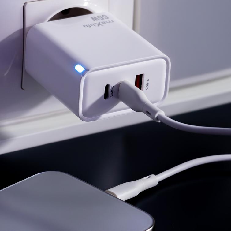 Maxlife MXTC-09-65ACC GaN PD QC charger 2x USB-C 1x USB 65W white