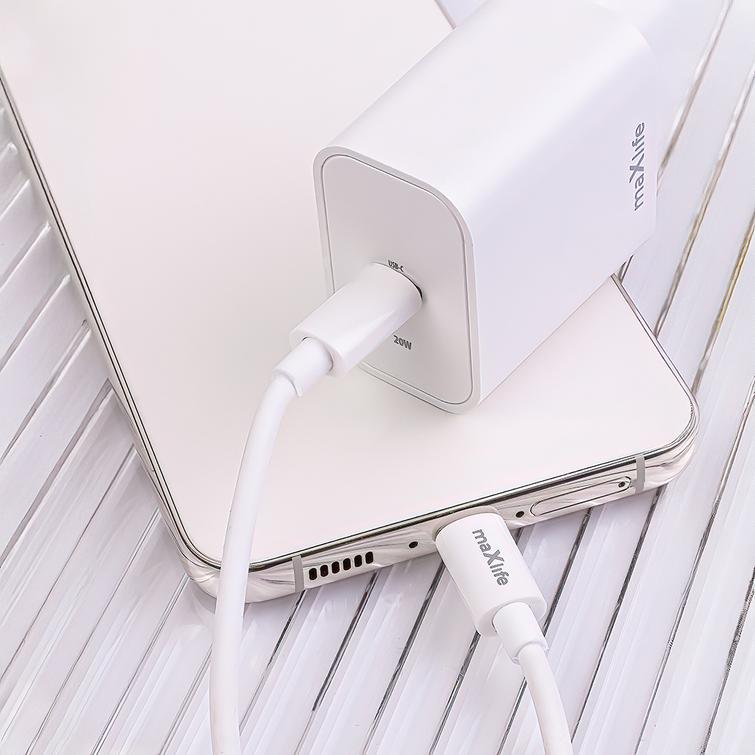 Maxlife MXTC-06-20C PD QC laturi 1x USB-C 20W valkoinen + USB-C - Lightning-kaapeli 20W