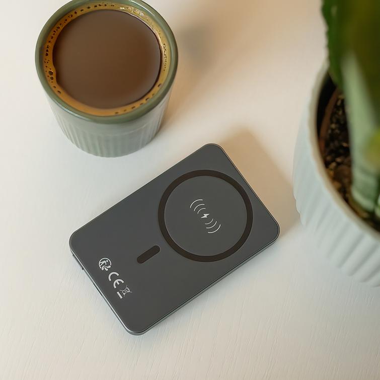 Forever langaton varavirtal&auml;hde MATB-200 20W PD 5000 mAh magneettinen musta