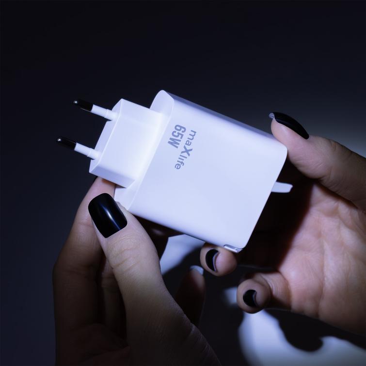 Maxlife MXTC-09-65ACC GaN PD QC charger 2x USB-C 1x USB 65W white