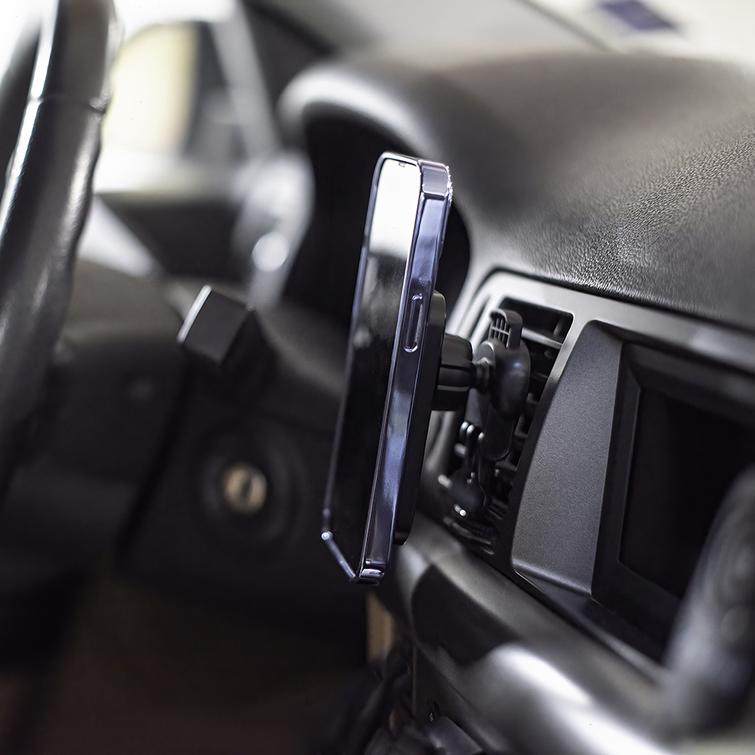 Forever auton pidike tuuletusritilään MACH-100 magneettinen langattomalla latauksella musta 15W