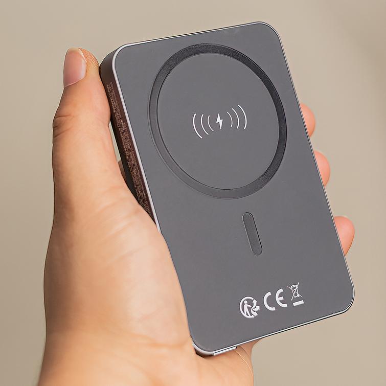 Forever langaton varavirtalähde MATB-200 20W PD 5000 mAh magneettinen musta