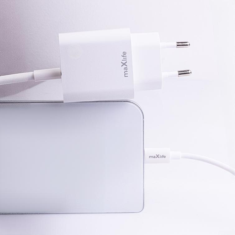 Maxlife MXTC-06-20C PD QC laturi 1x USB-C 20W valkoinen + USB-C - USB-C kaapeli 20W