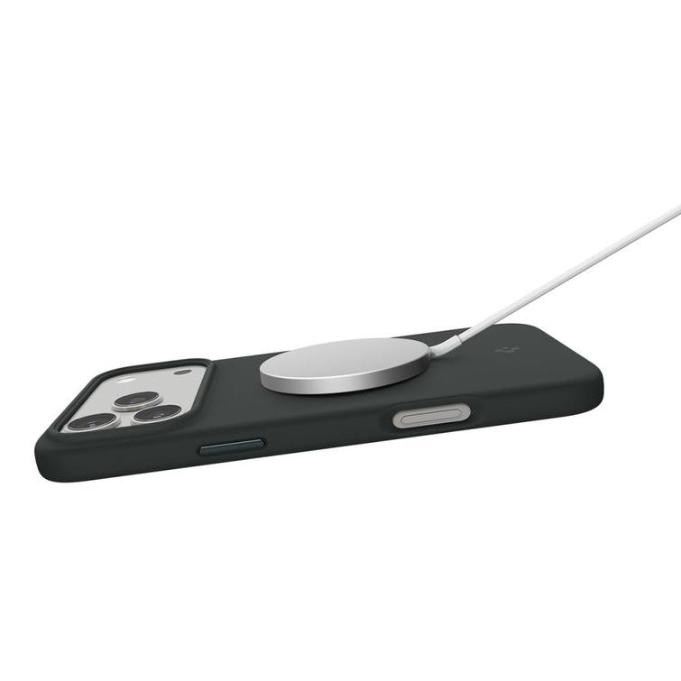 Spigen Silicone Fit Mag Magsafe -kotelo iPhone 17 Pro Maxille, syvänvihreä