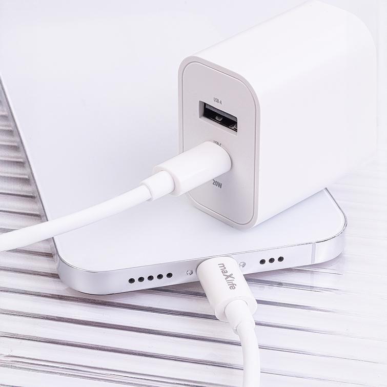 Maxlife MXTC-06-20AC PD QC laturi 1x USB-C 1x USB 20W valkoinen + USB-C - Lightning-kaapeli 20W