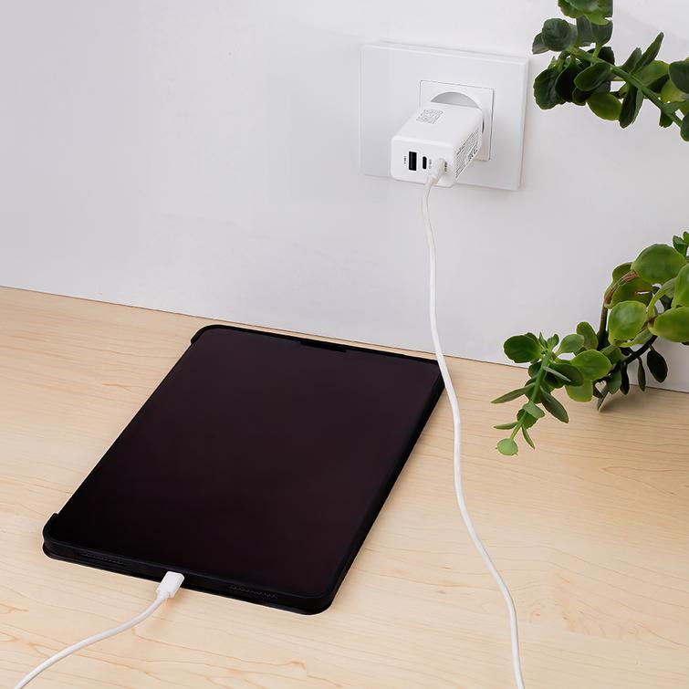 Maxlife MXTC-08-65ACC PD QC laturi 2x USB-C 1x USB 65W valkoinen