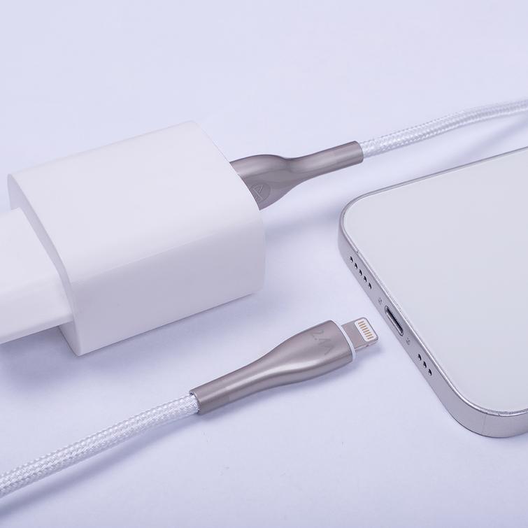 Forever Sleek USB-kaapeli - Lightning 1,0 m 2.4A valkoinen