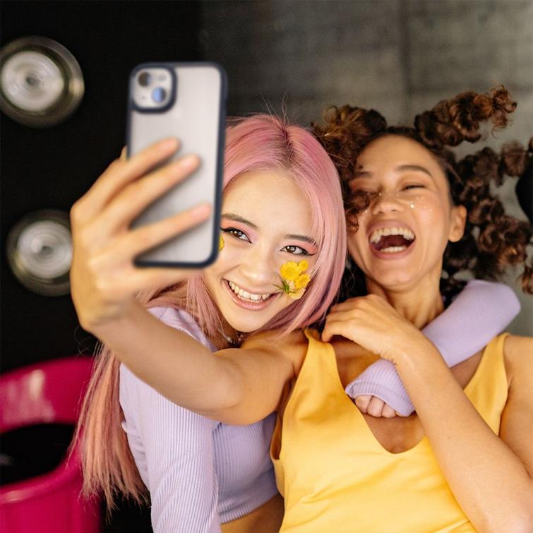 Spigen Ultra Hybrid -suojakuori iPhone 15 Plus 6,7":lle, kristallinkirkas