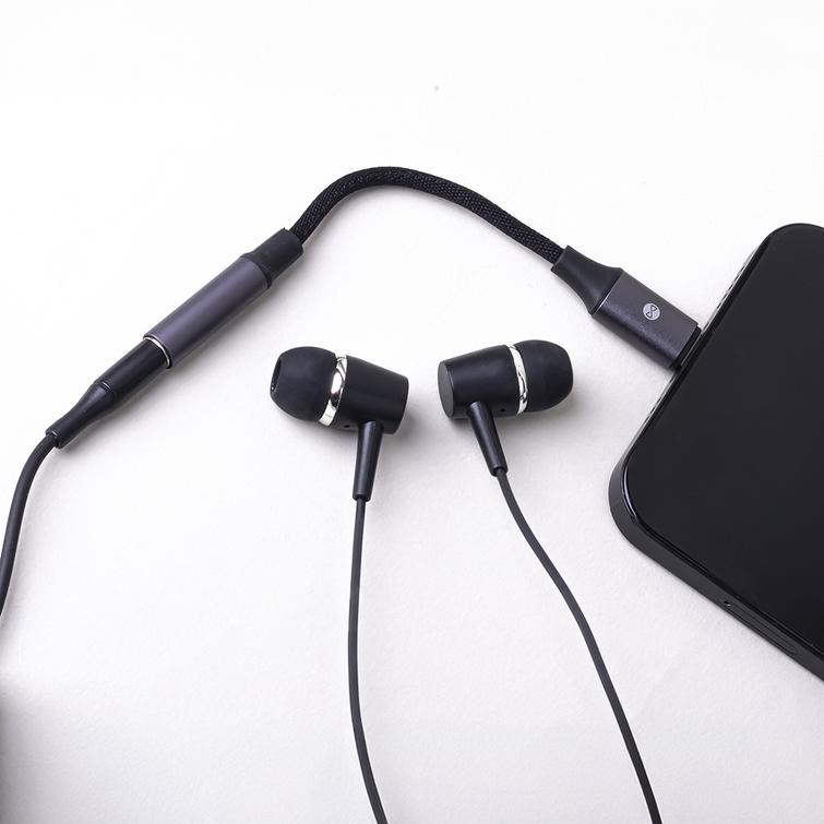 Forever-sovitin äänikaapelille AJL-01, 3,5 mm jakki - Lightning musta