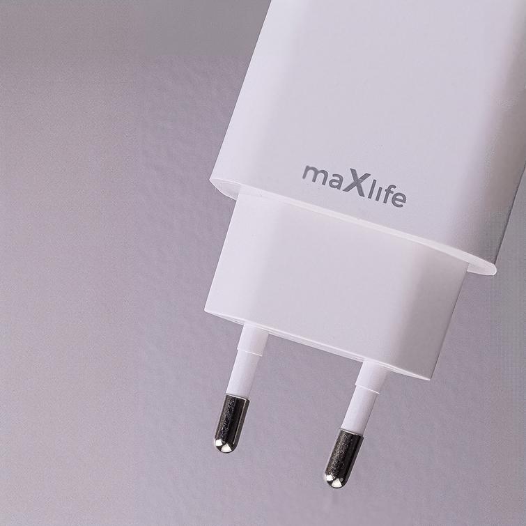 Maxlife MXTC-06-20AC PD QC laturi 1x USB-C 1x USB 20W valkoinen + USB-C - USB-C kaapeli 20W