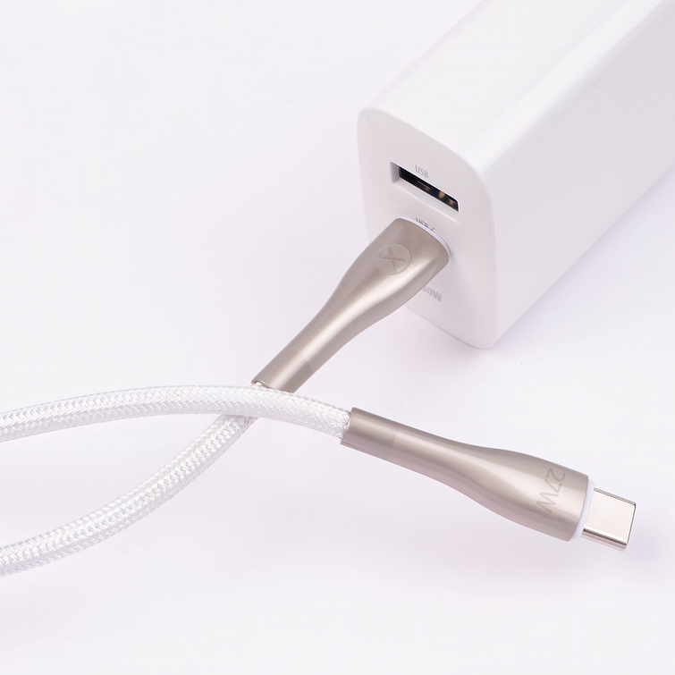 Forever Sleek USB-C - Lightning-kaapeli 1,0 m 27W valkoinen
