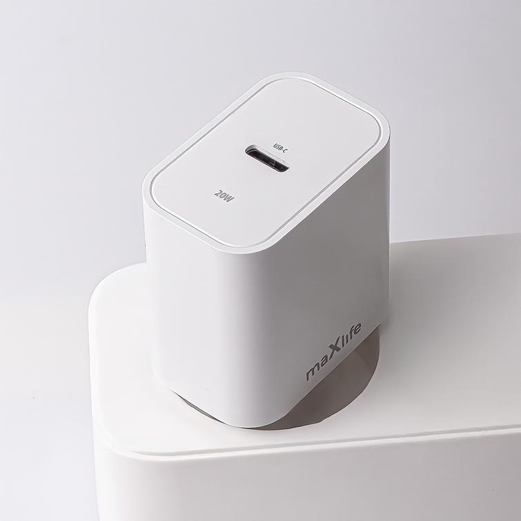 Maxlife MXTC-06-20C PD QC laturi 1x USB-C 20W valkoinen + USB-C - Lightning-kaapeli 20W