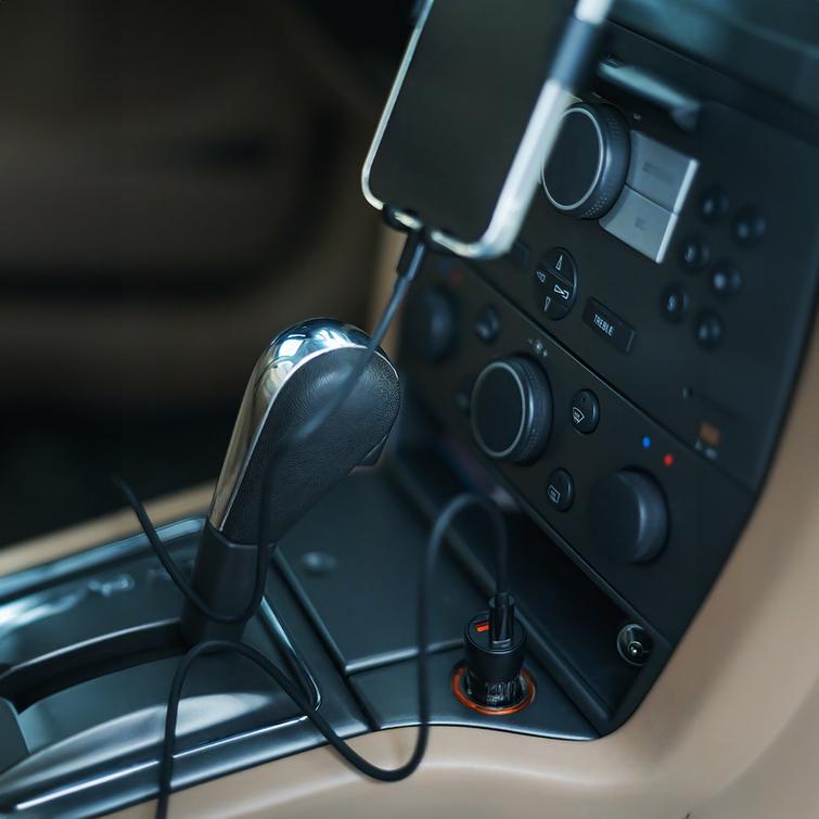 Maxlife MXCC-04 PD QC autolaturi 1x USB-C 1x USB 20W musta